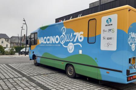 Passage du Vaccinobus76 le 23 juin 2021 à GOURNAY-EN-BRAY