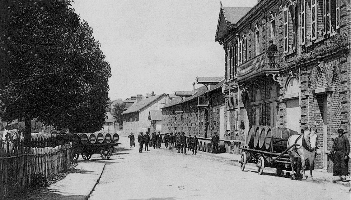 Photographie ancienne de la devanture de la brasserie Leroy-moulin