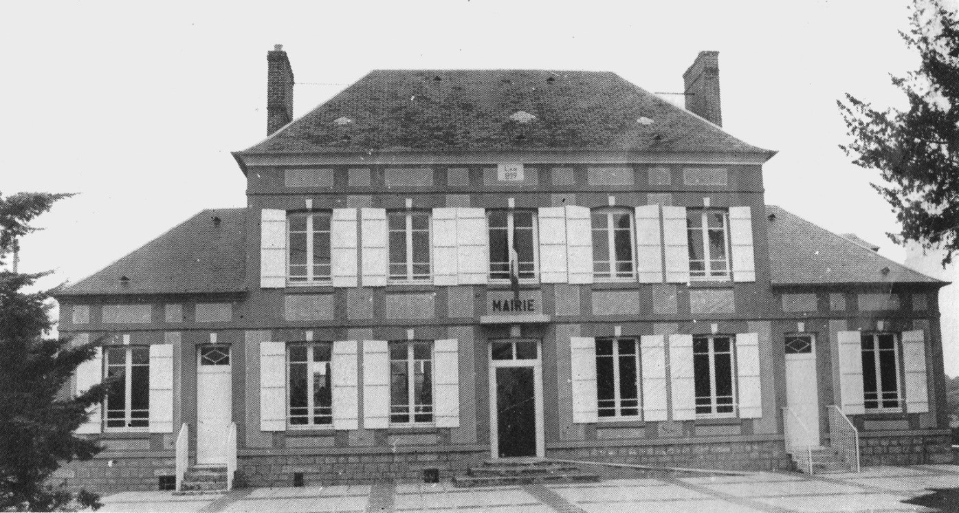 photographie ancienne de la façade de la mairie de Ferrières